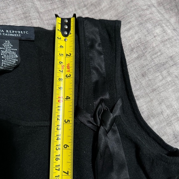 Banana Republic silk cashmere sleeveless top - Picture 7 of 7